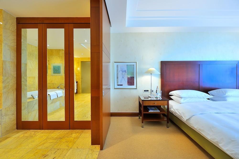 Regent Warsaw Hotel Exterior photo A room at the Mandarin Oriental, Munich