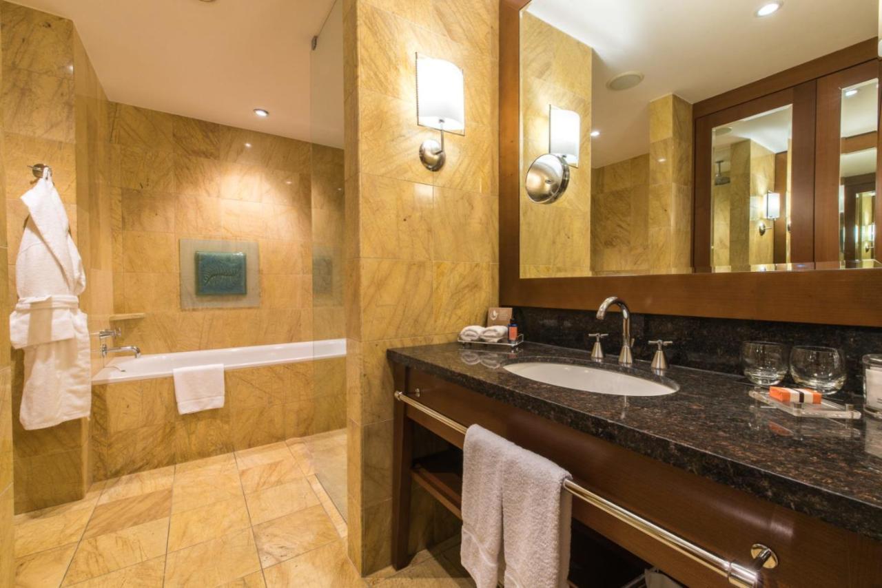 Regent Warsaw Hotel Exterior photo Bathroom