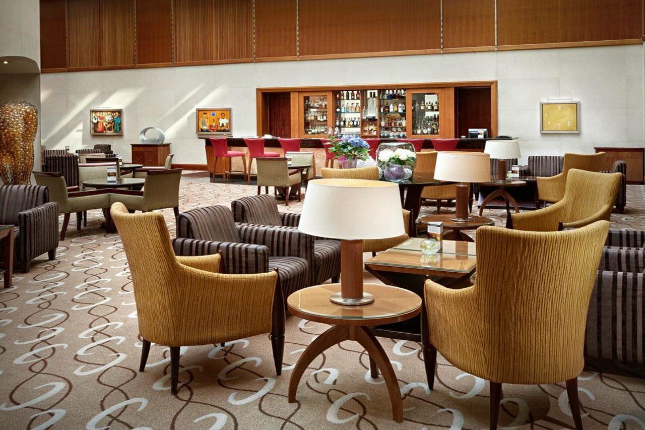 Regent Warsaw Hotel Exterior photo The lounge at the airport